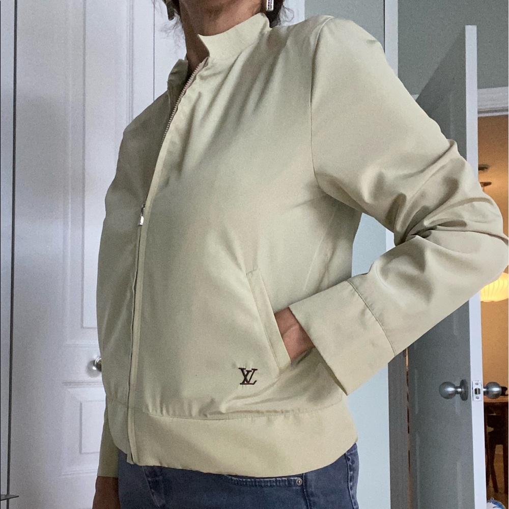 EUC lightweight windbreaker